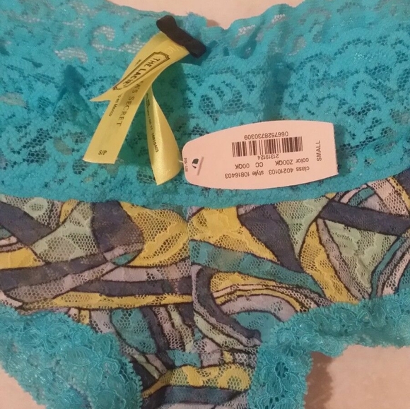 VICTORIA'S SECRET 32B PUSH-UP BRA SET...NWT! - Picture 3 of 4